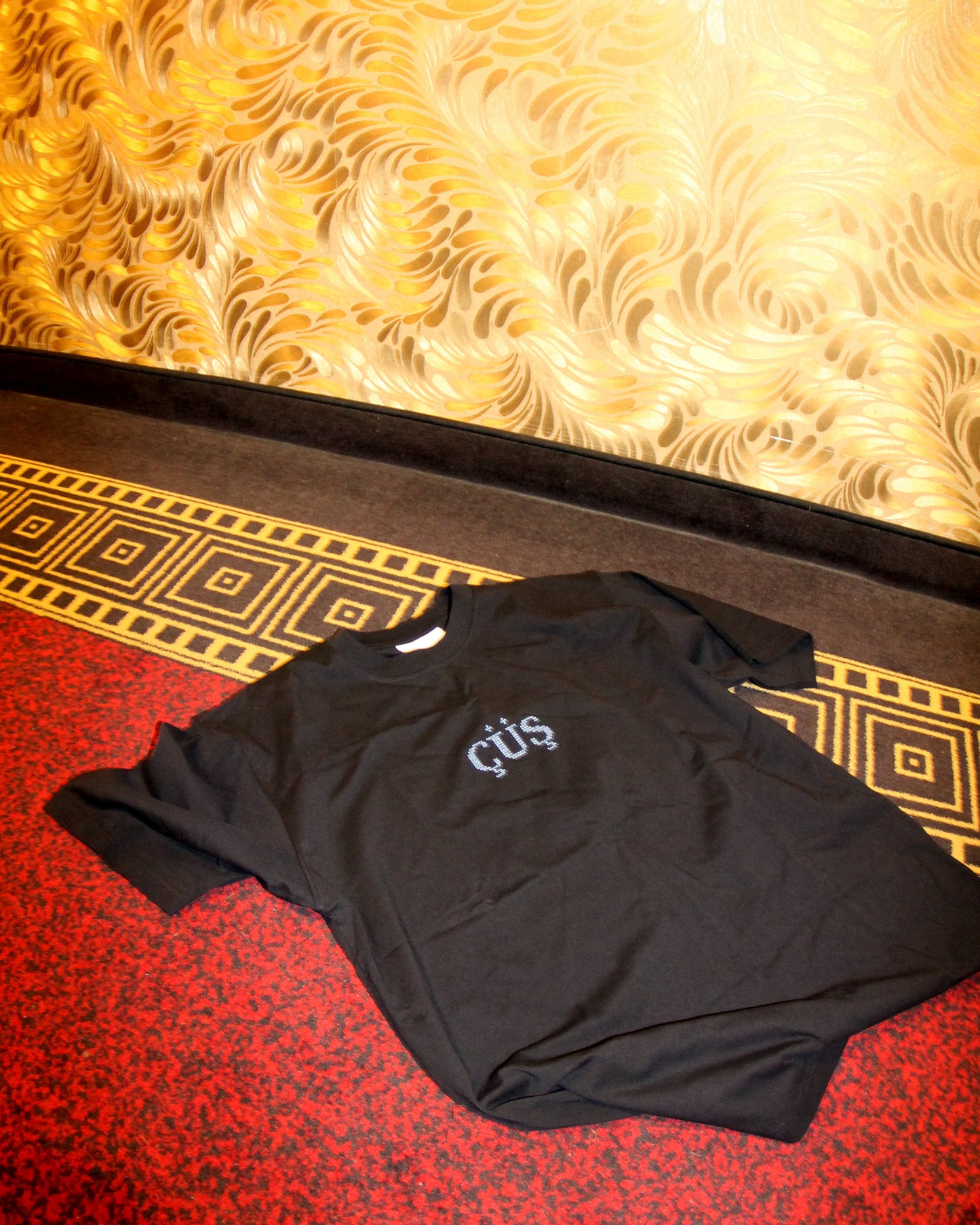 T-SHIRT "ÇÜŞ" BLACK